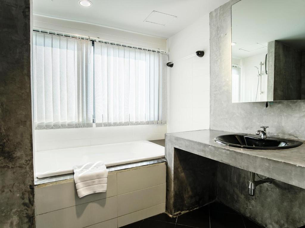 B2 Black Business And Budget Hotel Chiang Mai Exterior photo