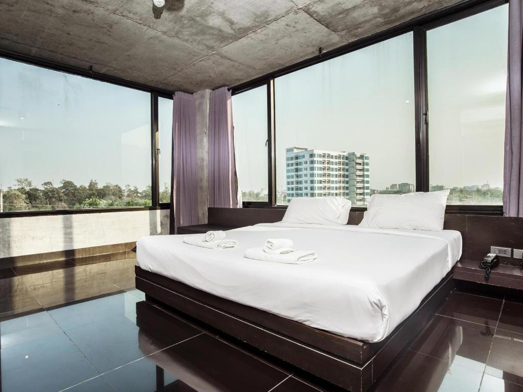 B2 Black Business And Budget Hotel Chiang Mai Exterior photo